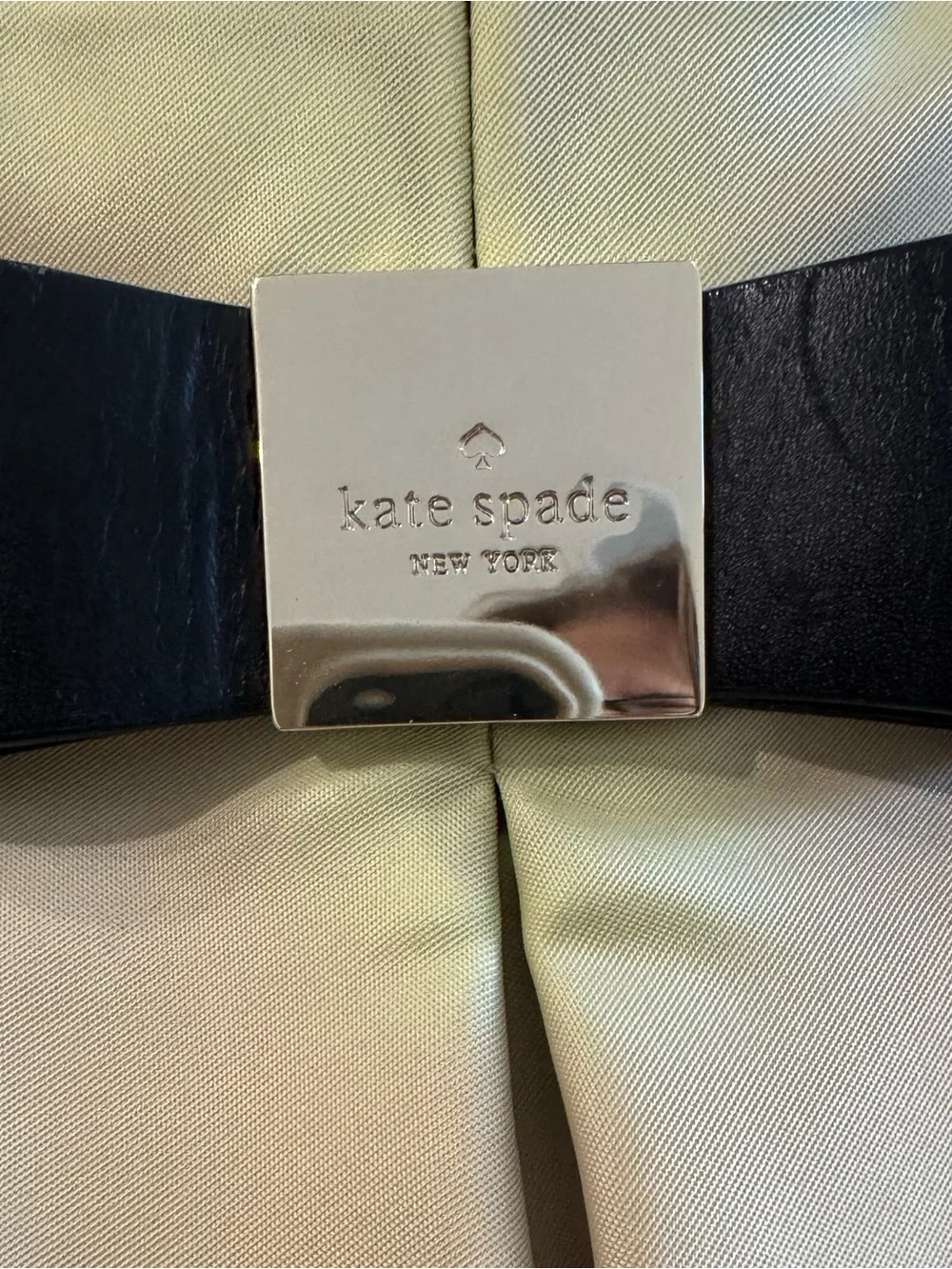 kate spade beige tote with black bow and straps